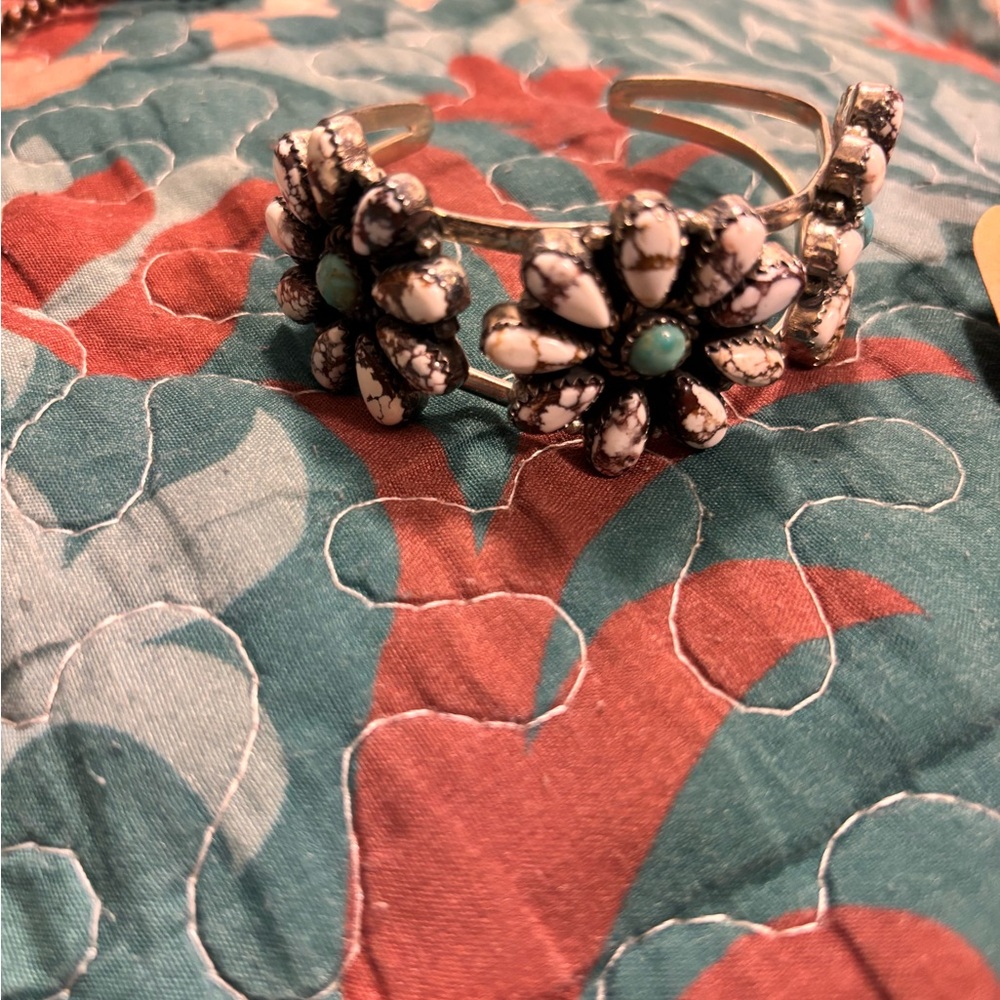 Floral Black and White Jewelry Set - Picture 3 of 5